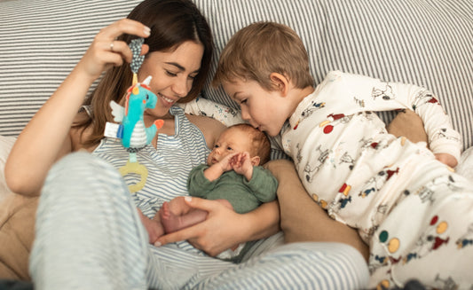 How to introduce newborn to a sibling
